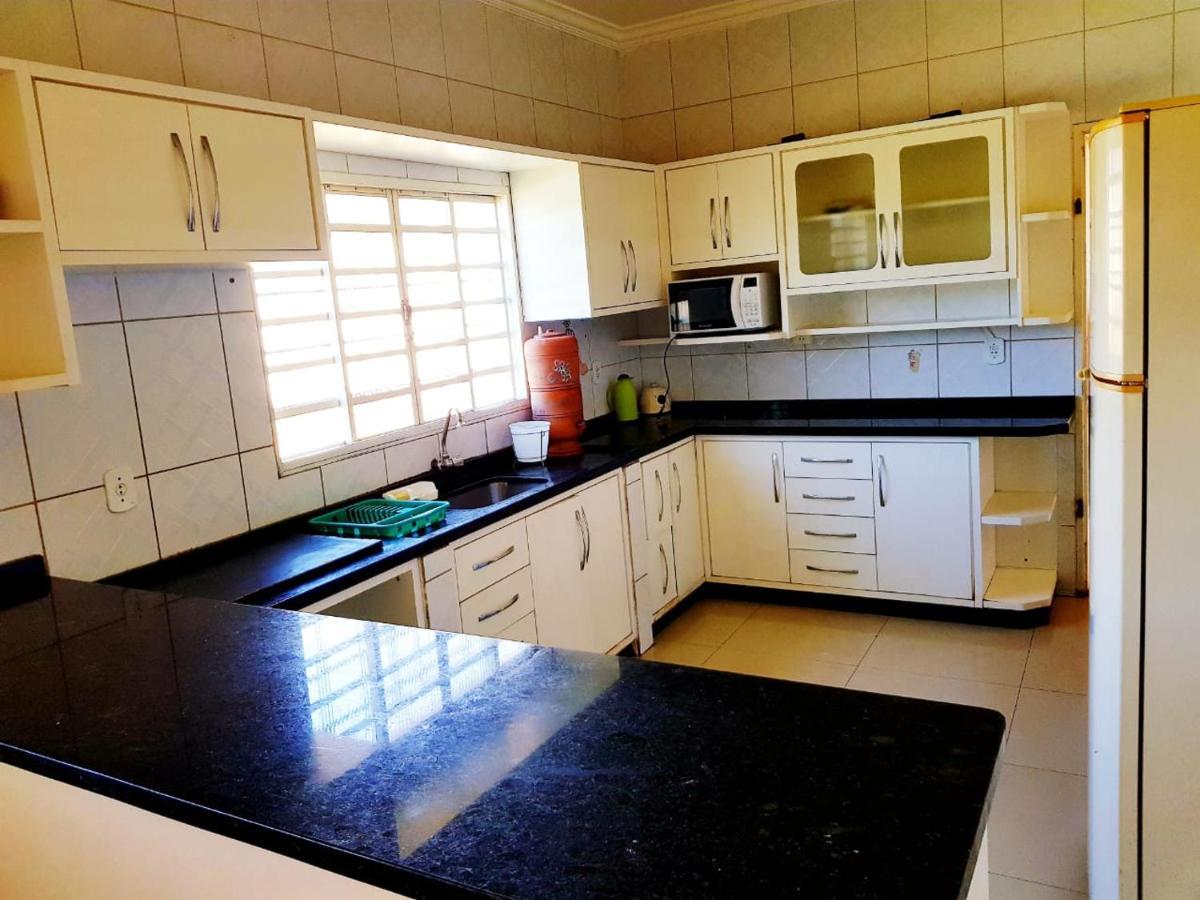 Otima Casa Caldas Novas 2 Km Do Centro Para Ate 14 Pesssoas Com Piscina Aquecida, Churrrasqueira, Wifi 외부 사진